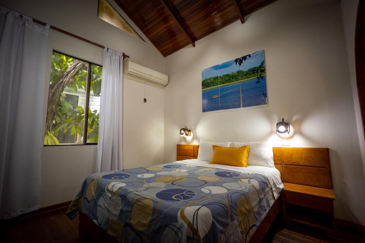 Los Gavilanes Hotel Пукалпа Екстериор снимка