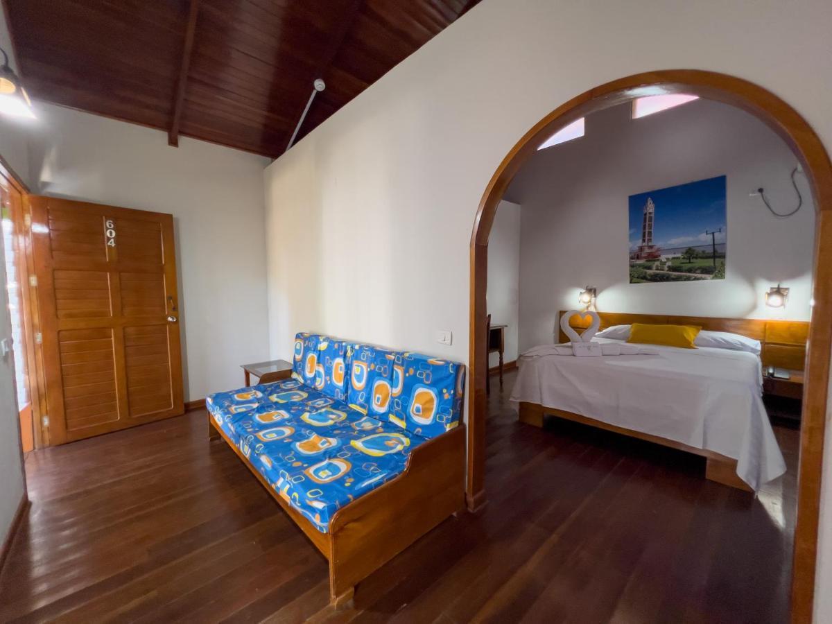 Los Gavilanes Hotel Пукалпа Екстериор снимка