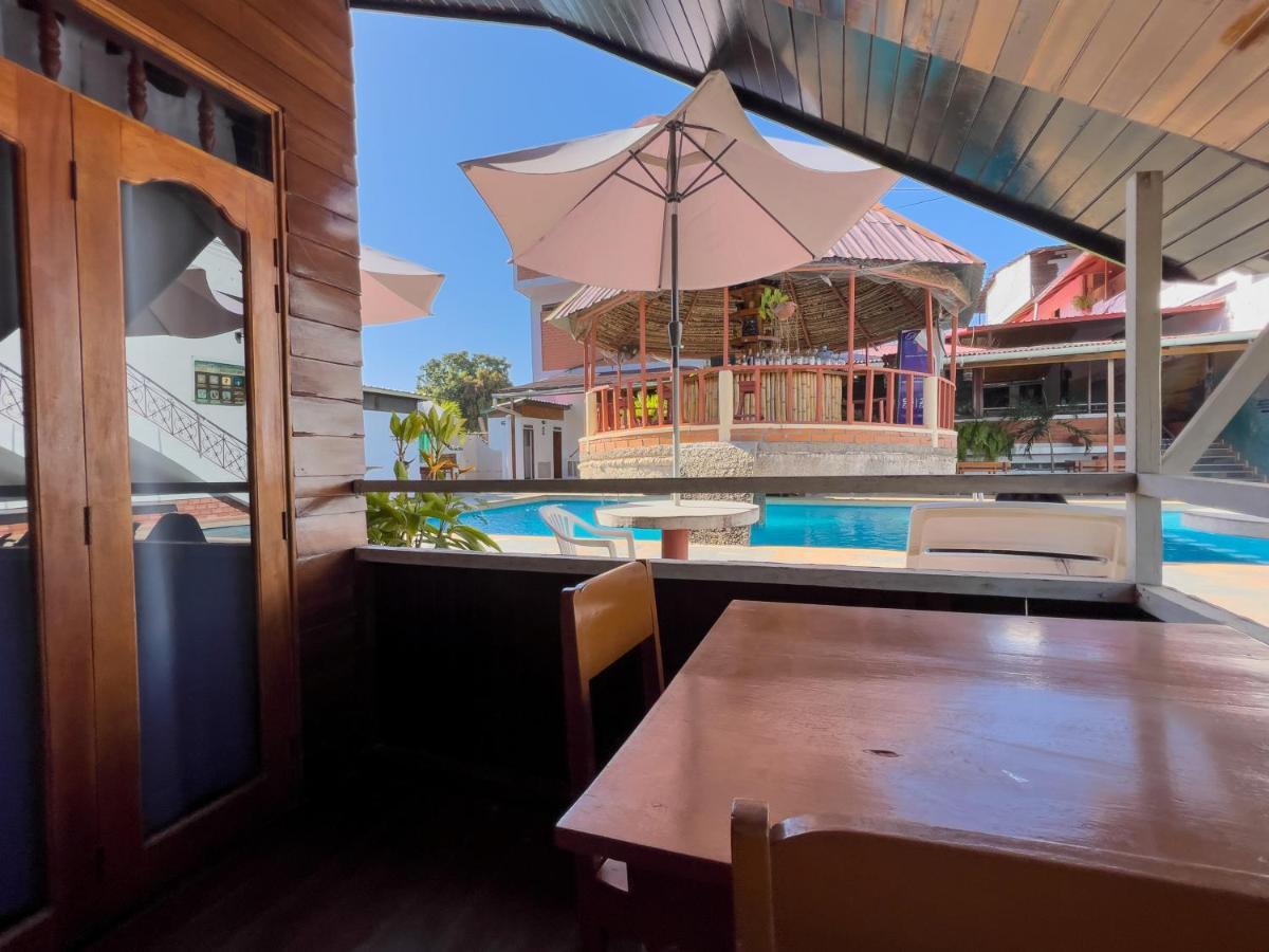 Los Gavilanes Hotel Пукалпа Екстериор снимка