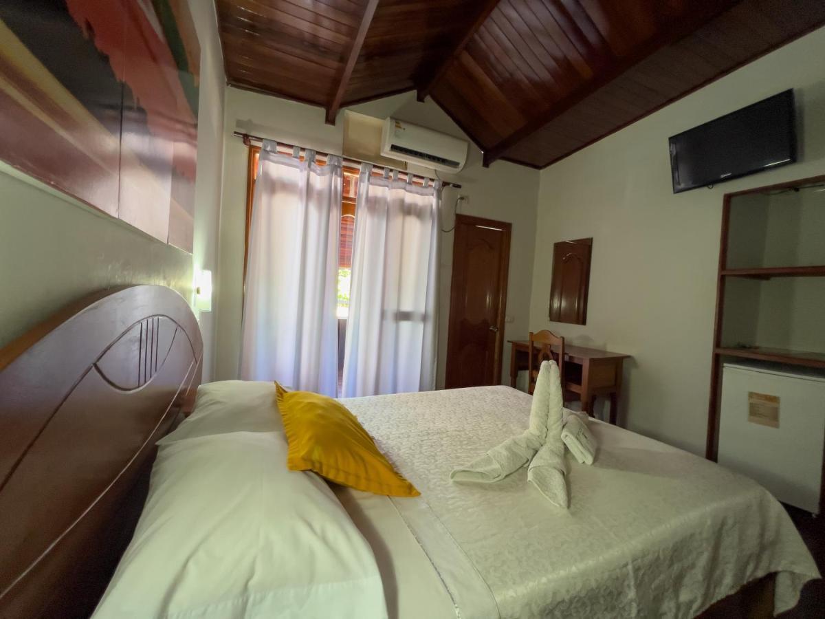 Los Gavilanes Hotel Пукалпа Екстериор снимка