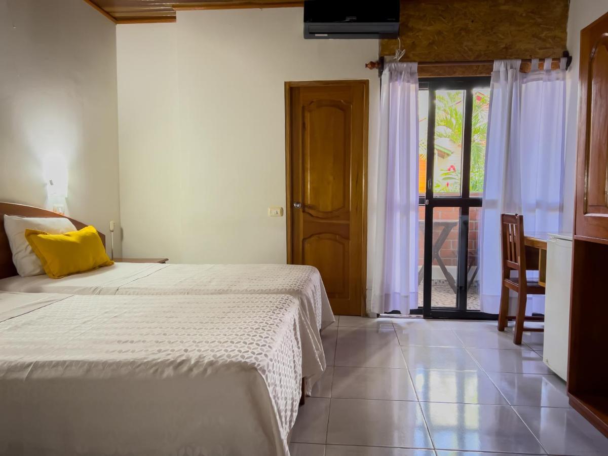 Los Gavilanes Hotel Пукалпа Екстериор снимка