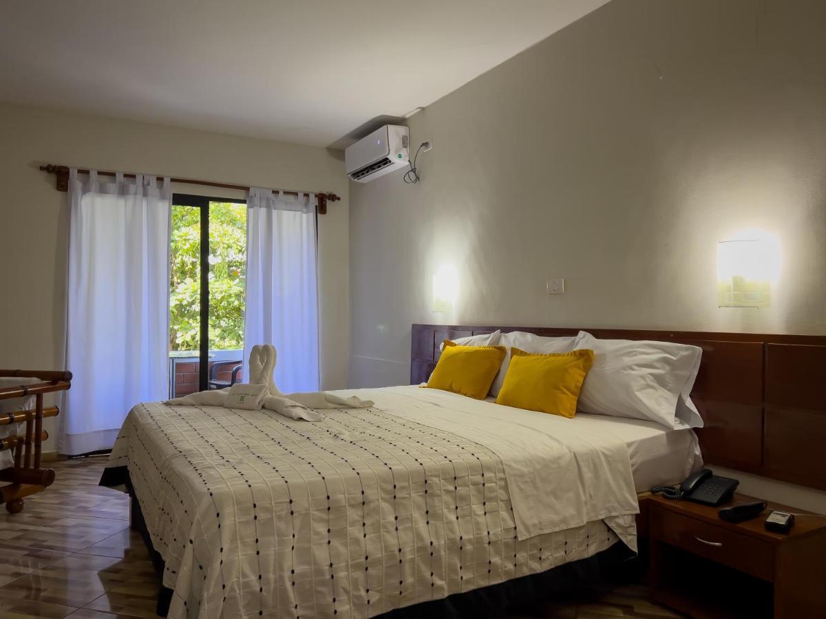 Los Gavilanes Hotel Пукалпа Екстериор снимка