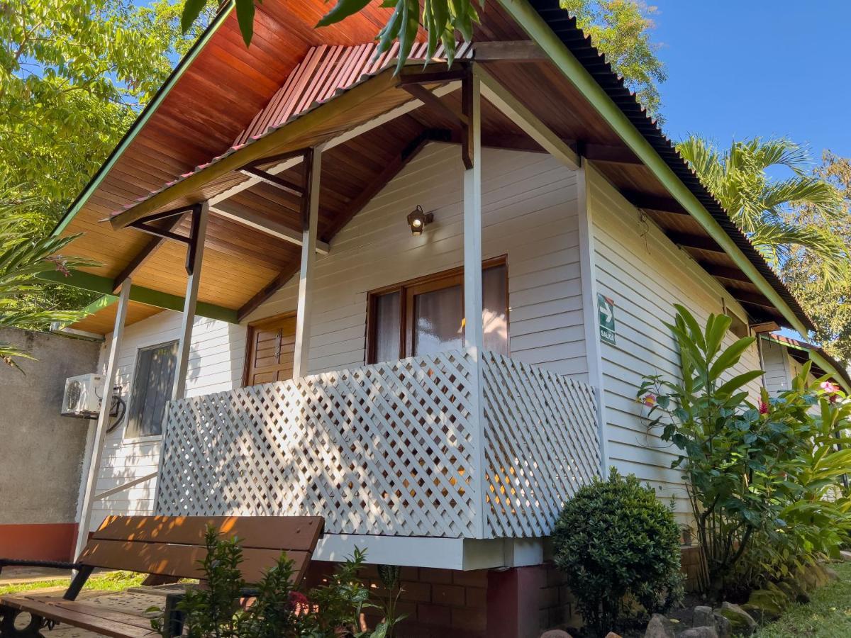 Los Gavilanes Hotel Пукалпа Екстериор снимка