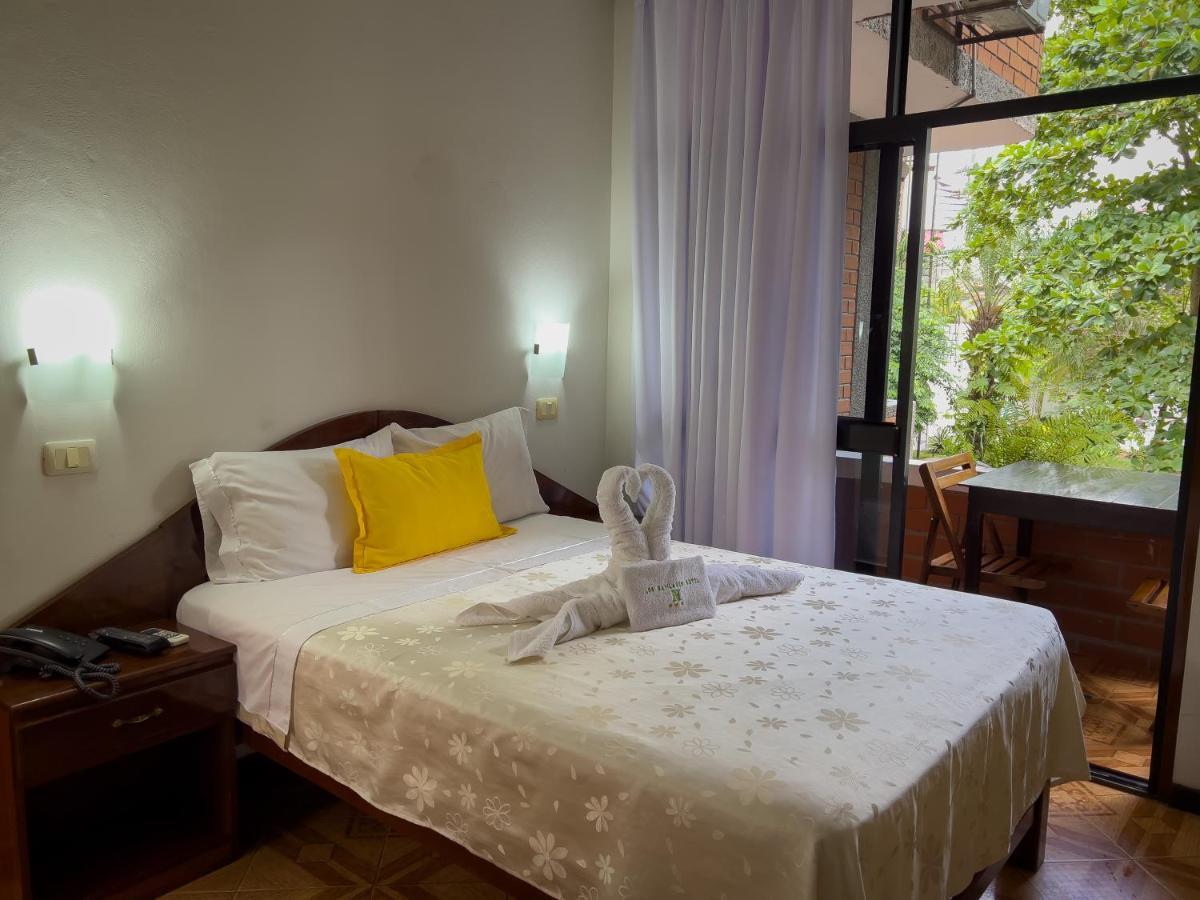 Los Gavilanes Hotel Пукалпа Екстериор снимка