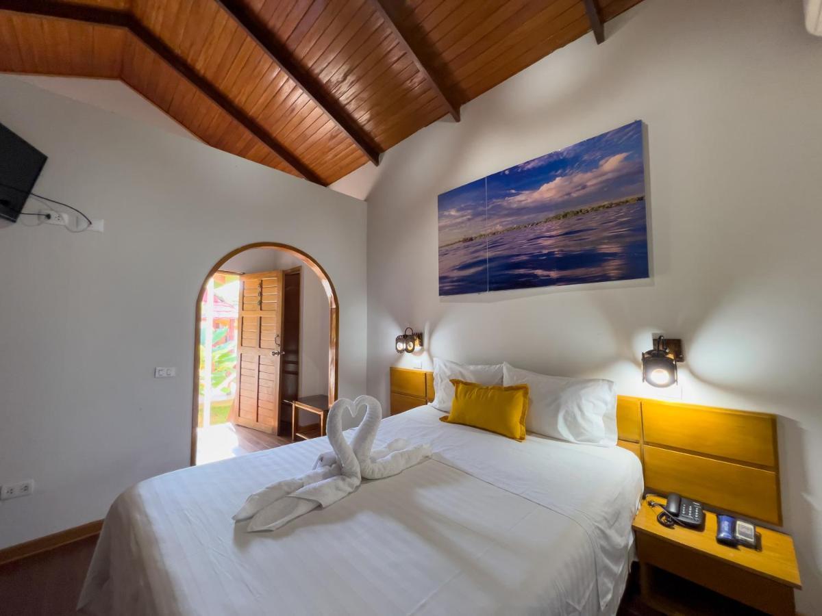 Los Gavilanes Hotel Пукалпа Екстериор снимка
