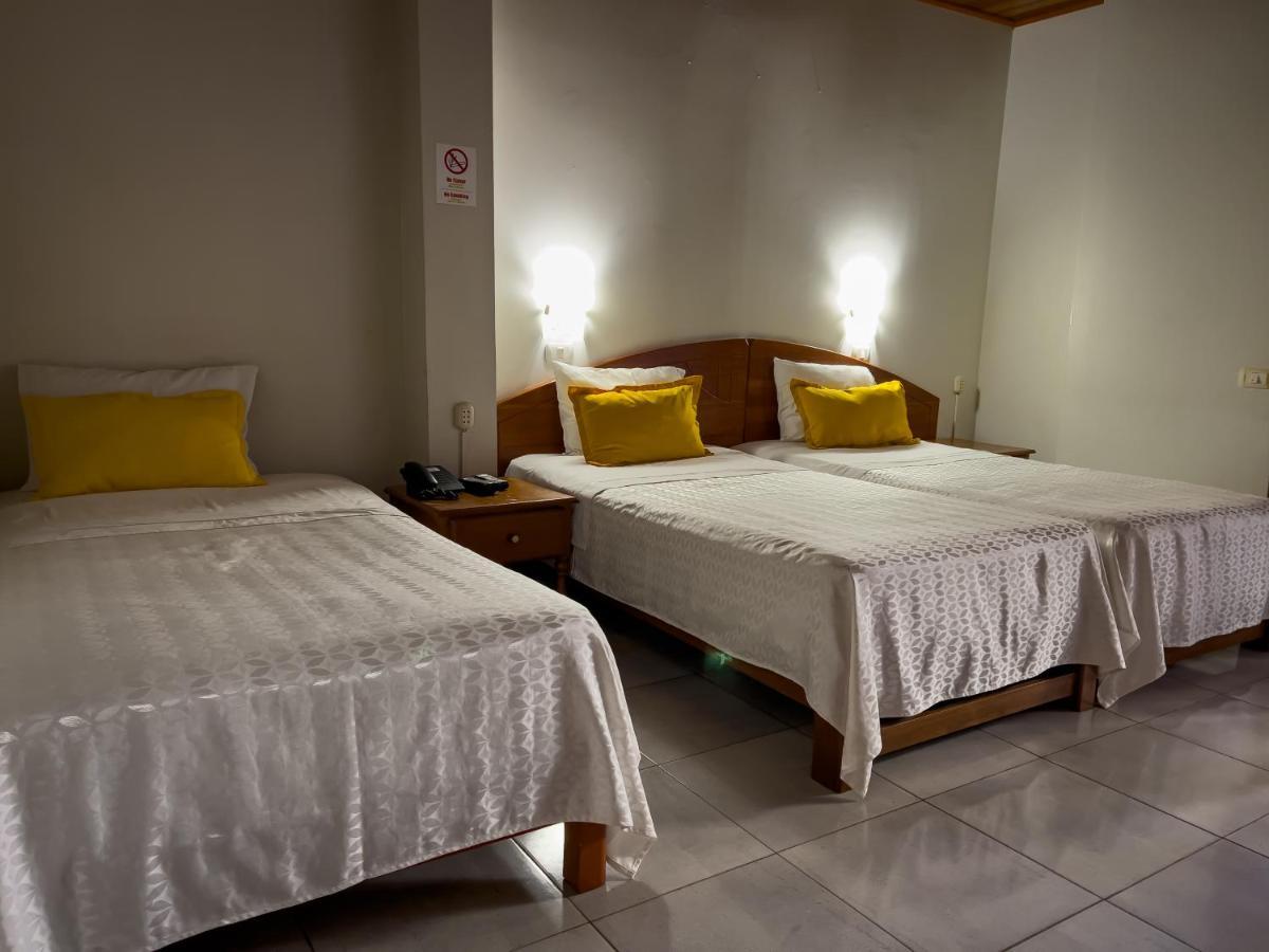 Los Gavilanes Hotel Пукалпа Екстериор снимка