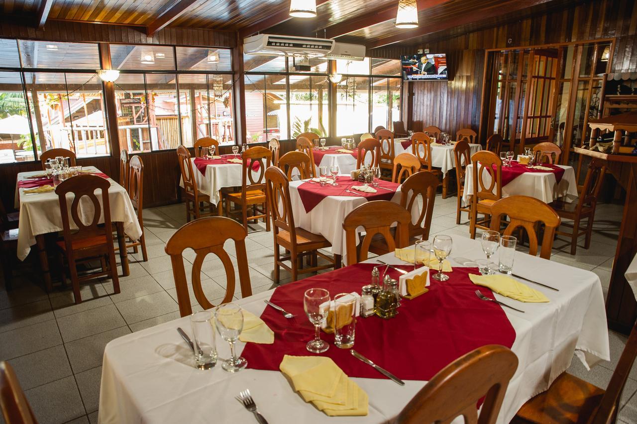 Los Gavilanes Hotel Пукалпа Екстериор снимка