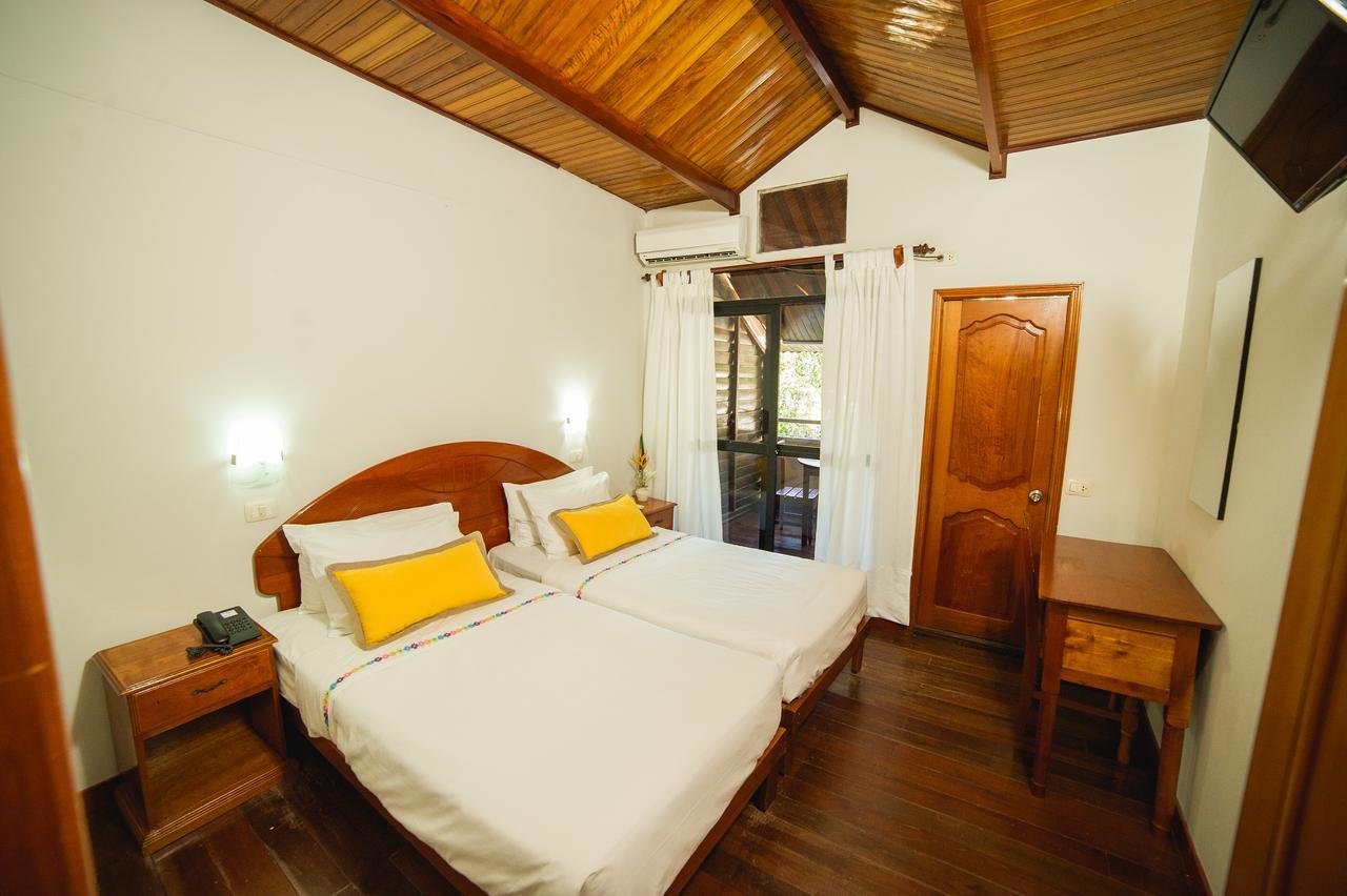 Los Gavilanes Hotel Пукалпа Екстериор снимка