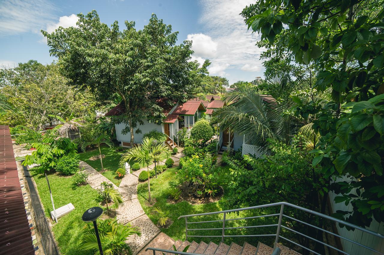 Los Gavilanes Hotel Пукалпа Екстериор снимка